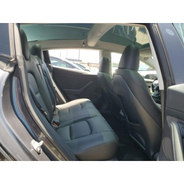 Tesla Model 3  Sedan/Limuzyna 2023 elektryczny, automat - Na sprzedaż za 66 297 zł - Katowice - zdjęcie 9