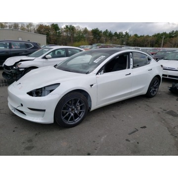 Tesla Model 3  Sedan/Limuzyna 2023 elektryczny, automat - Na sprzedaż za 60 147 zł - Katowice - zdjęcie 1