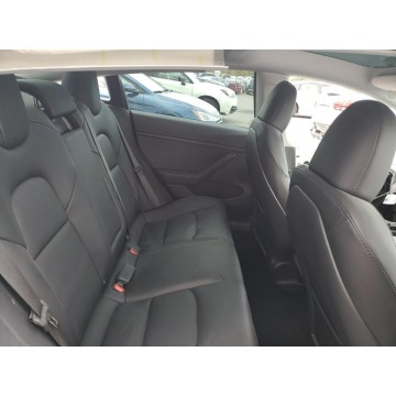 Tesla Model 3  Sedan/Limuzyna 2023 elektryczny, automat - Na sprzedaż za 60 147 zł - Katowice - zdjęcie 9