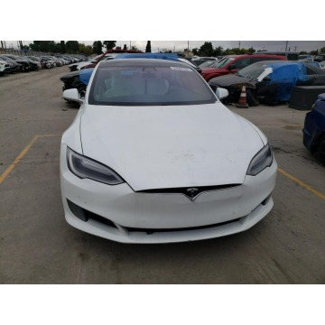 Tesla Model S  Sedan/Limuzyna 2017 elektryczny, automat - Na sprzedaż za 55 965 zł - Katowice - zdjęcie 2