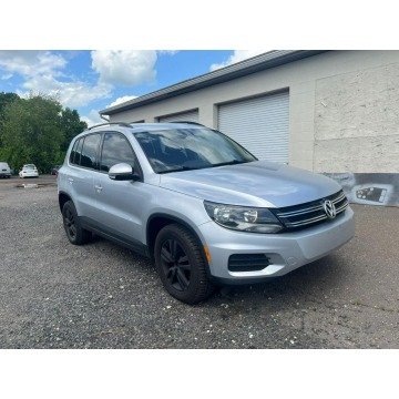 Volkswagen Tiguan  SUV 2017,  2.0 benzyna, automat - Na sprzedaż za 17 220 zł - Katowice - zdjęcie 2