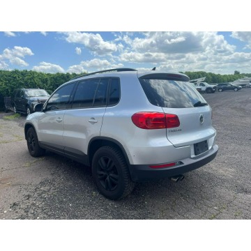 Volkswagen Tiguan  SUV 2017,  2.0 benzyna, automat - Na sprzedaż za 17 220 zł - Katowice - zdjęcie 3
