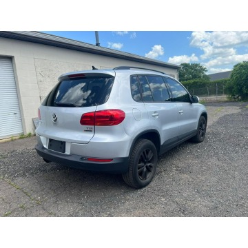 Volkswagen Tiguan  SUV 2017,  2.0 benzyna, automat - Na sprzedaż za 17 220 zł - Katowice - zdjęcie 4