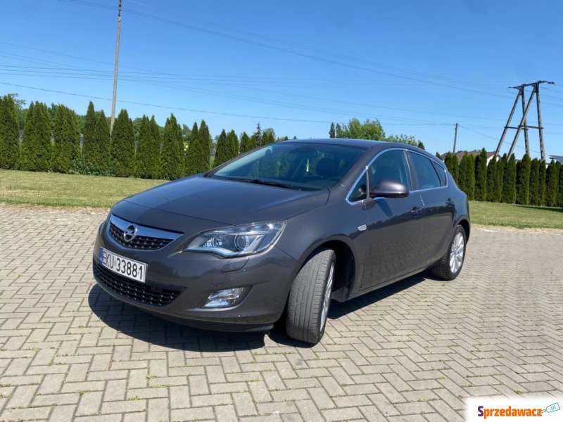 Opel Astra 2011,  1.6 benzyna - Na sprzedaż za 26 900 zł - Kutno