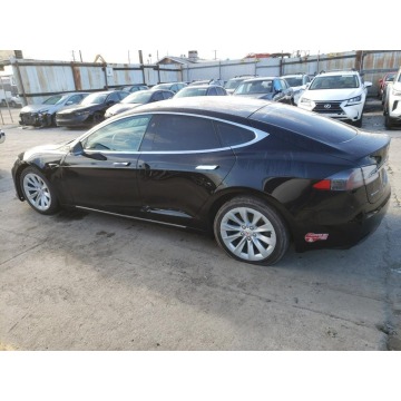 Tesla Model S  Sedan/Limuzyna 2017 elektryczny, automat - Na sprzedaż za 62 484 zł - Katowice - zdjęcie 4