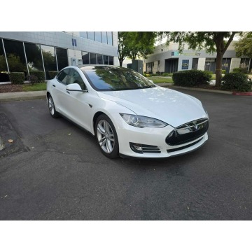 Tesla Model S  Sedan/Limuzyna 2013 elektryczny, automat - Na sprzedaż za 52 275 zł - Katowice - zdjęcie 2