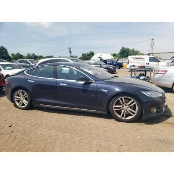 Tesla Model S  Sedan/Limuzyna 2014 elektryczny, automat - Na sprzedaż za 42 558 zł - Katowice - zdjęcie 2