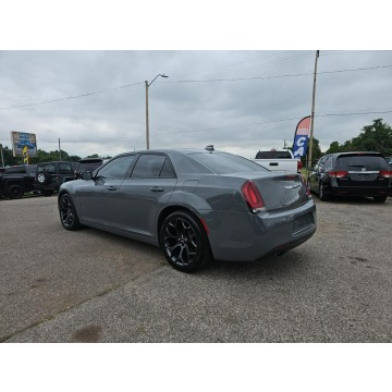 Chrysler 300C  Sedan/Limuzyna 2019,  3.6 benzyna, automat - Na sprzedaż za 71 340 zł - Katowice - zdjęcie 4