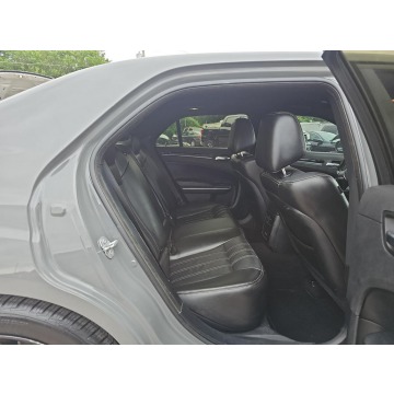 Chrysler 300C  Sedan/Limuzyna 2019,  3.6 benzyna, automat - Na sprzedaż za 71 340 zł - Katowice - zdjęcie 6