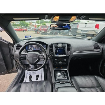 Chrysler 300C  Sedan/Limuzyna 2019,  3.6 benzyna, automat - Na sprzedaż za 71 340 zł - Katowice - zdjęcie 5