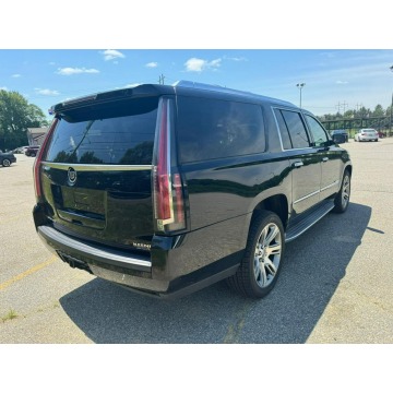 Cadillac Escalade  SUV 2015,  6.2 benzyna, automat - Na sprzedaż za 67 404 zł - Katowice - zdjęcie 3