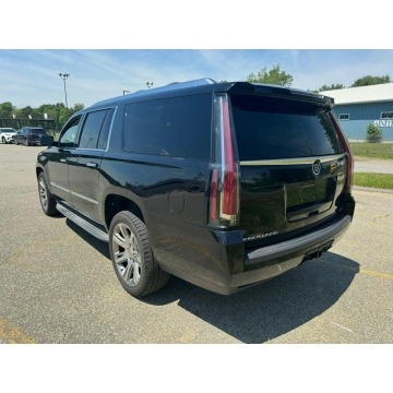 Cadillac Escalade  SUV 2015,  6.2 benzyna, automat - Na sprzedaż za 67 404 zł - Katowice - zdjęcie 4