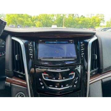 Cadillac Escalade  SUV 2016,  6.2 benzyna, automat - Na sprzedaż za 72 324 zł - Katowice - zdjęcie 8