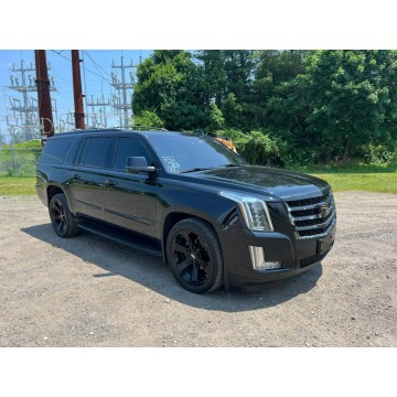 Cadillac Escalade  SUV 2017,  6.2 benzyna, automat - Na sprzedaż za 92 004 zł - Katowice - zdjęcie 2