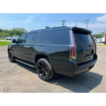 Cadillac Escalade  SUV 2017,  6.2 benzyna, automat - Na sprzedaż za 92 004 zł - Katowice - zdjęcie 3