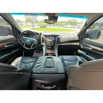 Cadillac Escalade  SUV 2017,  6.2 benzyna, automat - Na sprzedaż za 92 004 zł - Katowice - zdjęcie 5