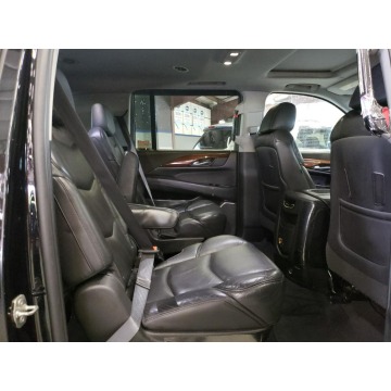 Cadillac Escalade  SUV 2019,  6.2 benzyna, automat - Na sprzedaż za 83 394 zł - Katowice - zdjęcie 9