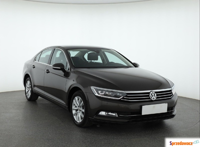 Volkswagen Passat  Liftback 2015,  1.8 benzyna - Na sprzedaż za 61 999 zł - Piaseczno