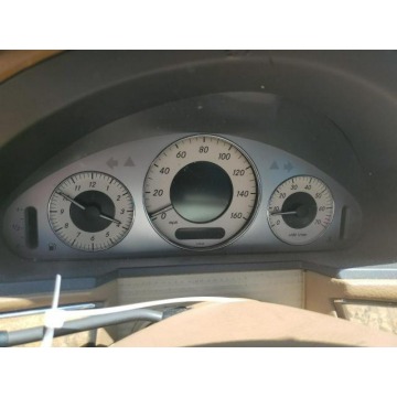 Mercedes - Benz E-klasa  Sedan/Limuzyna 2003,  5.5 benzyna, automat - Na sprzedaż za 4 797,00 zł - Katowice - zdjęcie 9