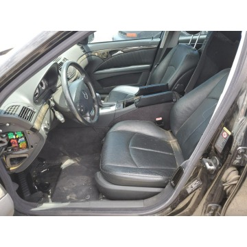 Mercedes - Benz E-klasa  Sedan/Limuzyna 2003,  5.0 benzyna, automat - Na sprzedaż za 9 372,60 zł - Katowice - zdjęcie 8