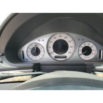 Mercedes - Benz E-klasa  Sedan/Limuzyna 2003,  5.0 benzyna, automat - Na sprzedaż za 9 372,60 zł - Katowice - zdjęcie 9