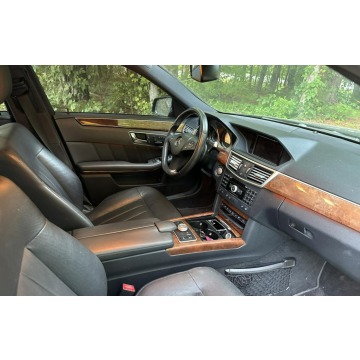 Mercedes - Benz E-klasa  Sedan/Limuzyna 2010,  5.5 benzyna, automat - Na sprzedaż za 37 146 zł - Katowice - zdjęcie 6