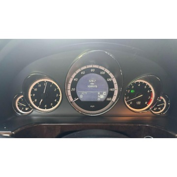Mercedes - Benz E-klasa  Sedan/Limuzyna 2010,  5.5 benzyna, automat - Na sprzedaż za 37 146 zł - Katowice - zdjęcie 8