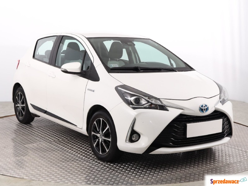 Toyota Yaris  Hatchback 2018,  1.5 benzyna - Na sprzedaż za 47 153 zł - Katowice