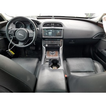 Jaguar XE  Sedan/Limuzyna 2017,  2.0 benzyna, automat - Na sprzedaż za 30 996 zł - Katowice - zdjęcie 8