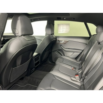 Audi Q8  SUV 2019,  3.0 benzyna, automat - Na sprzedaż za 166 050 zł - Katowice - zdjęcie 11