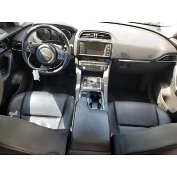 Jaguar F-PACE  SUV 2018,  2.0 benzyna, automat - Na sprzedaż za 41 820 zł - Katowice - zdjęcie 9