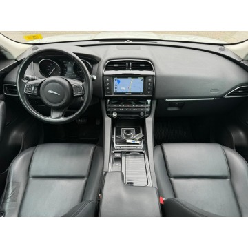 Jaguar F-PACE  SUV 2018,  2.0 benzyna, automat - Na sprzedaż za 51 660 zł - Katowice - zdjęcie 5