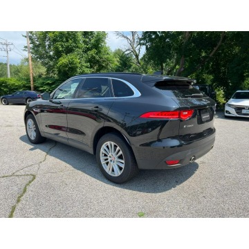 Jaguar F-PACE  SUV 2017,  3.0 benzyna, automat - Na sprzedaż za 82 410 zł - Katowice - zdjęcie 3