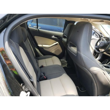 Mercedes - Benz GLA-klasa  Hatchback 2017,  2.0 benzyna, automat - Na sprzedaż za 39 360 zł - Katowice - zdjęcie 9