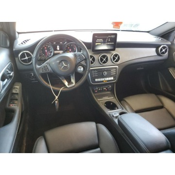 Mercedes - Benz GLA-klasa  Hatchback 2020,  2.0 benzyna, automat - Na sprzedaż za 77 489 zł - Katowice - zdjęcie 7