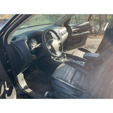 Mitsubishi Outlander  SUV 2019,  2.4 benzyna, automat - Na sprzedaż za 30 750 zł - Katowice - zdjęcie 5