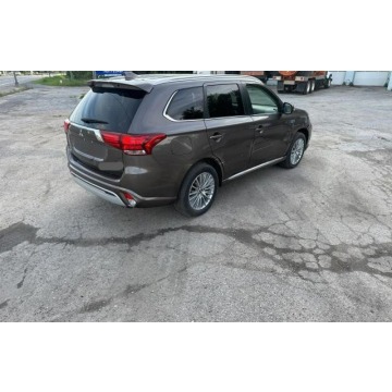 Mitsubishi Outlander  SUV 2019,  2.0 benzyna, automat - Na sprzedaż za 63 960 zł - Katowice - zdjęcie 4