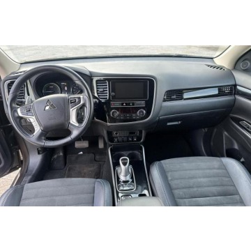 Mitsubishi Outlander  SUV 2019,  2.0 benzyna, automat - Na sprzedaż za 63 960 zł - Katowice - zdjęcie 5