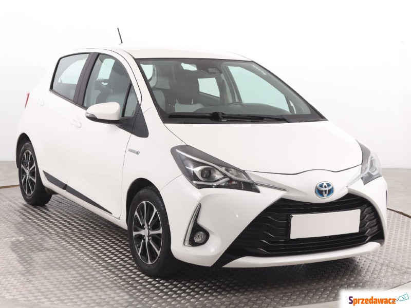Toyota Yaris  Hatchback 2018,  1.5 benzyna - Na sprzedaż za 47 153 zł - Katowice