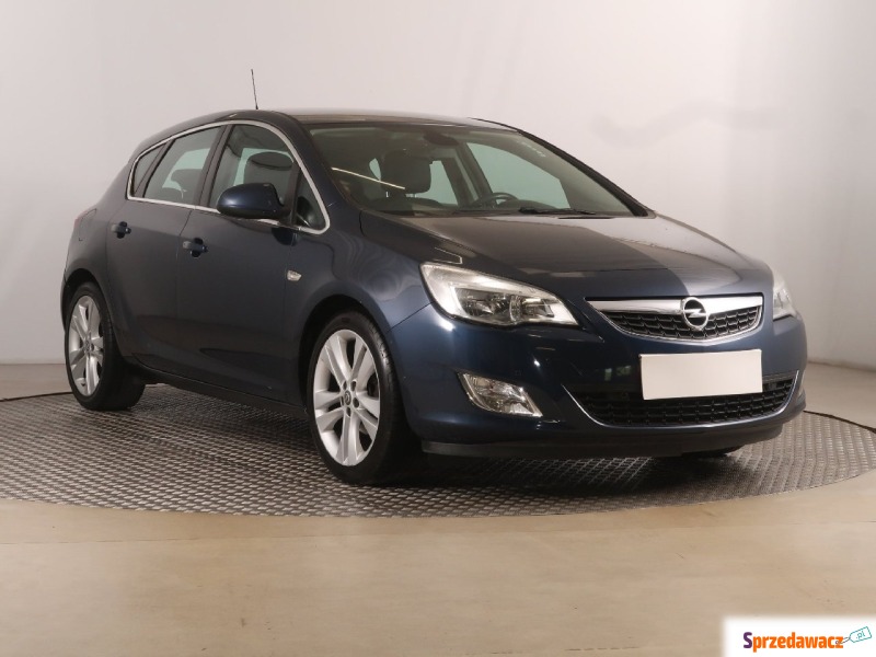 Opel Astra  Hatchback 2010,  1.6 benzyna - Na sprzedaż za 26 999 zł - Zabrze
