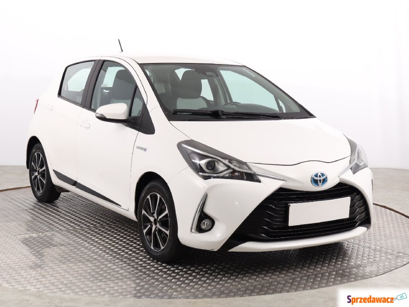 Toyota Yaris  Hatchback 2018,  1.5 benzyna - Na sprzedaż za 47 153 zł - Katowice