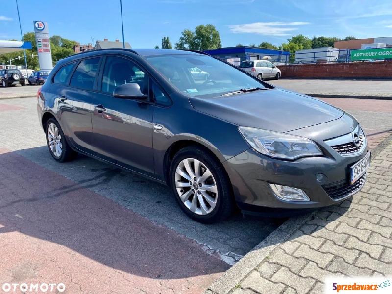 Opel Astra  Kombi 2012,  1.7 diesel - Na sprzedaż za 16 999 zł - Gliwice