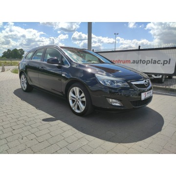 Opel Astra - 2011