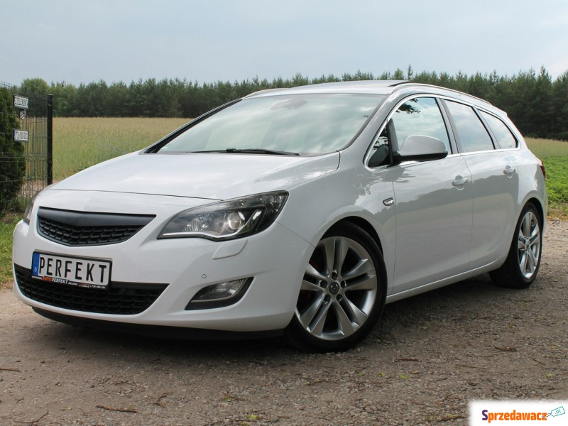 Opel Astra 2011,  2.0 diesel - Na sprzedaż za 28 999 zł - Zielenin