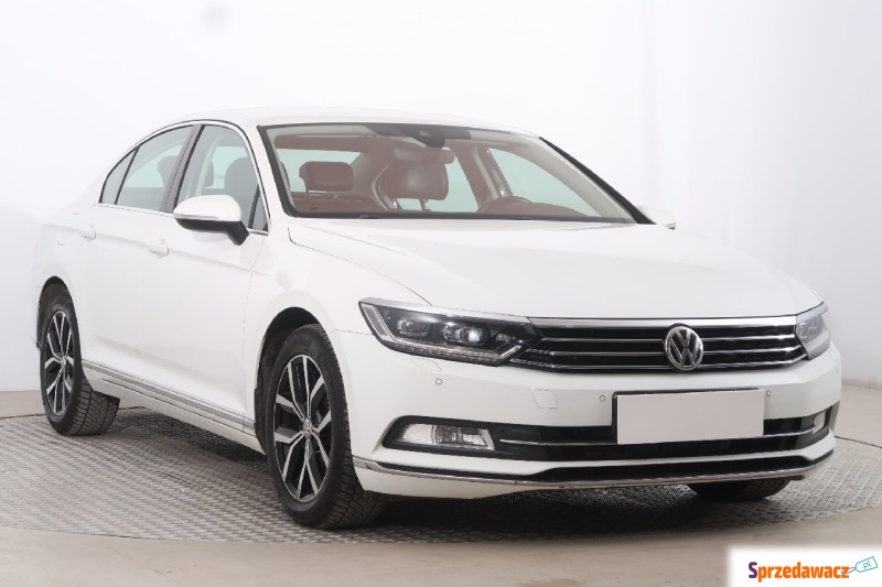 Volkswagen Passat  Liftback 2015,  1.8 benzyna - Na sprzedaż za 65 999 zł - Tarnowiec