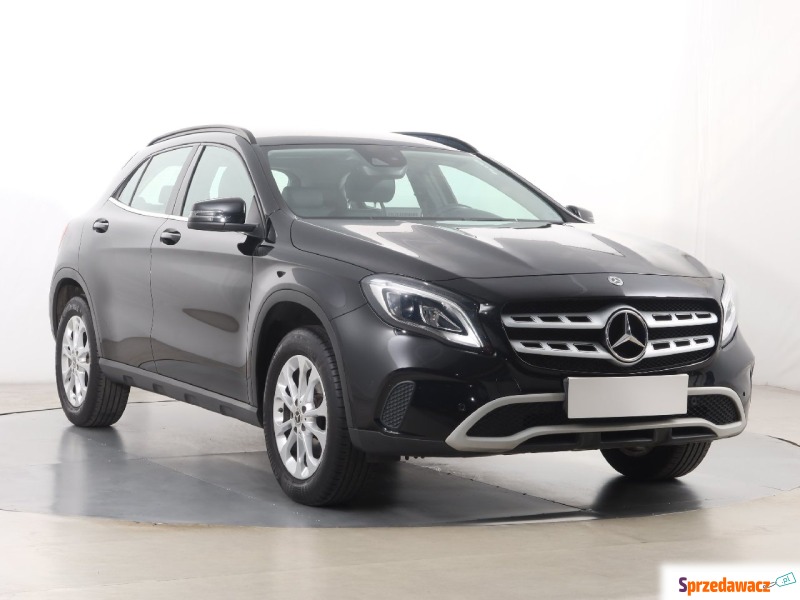 Mercedes - Benz GLA-klasa  SUV 2018,  1.6 benzyna - Na sprzedaż za 91 999 zł - Katowice