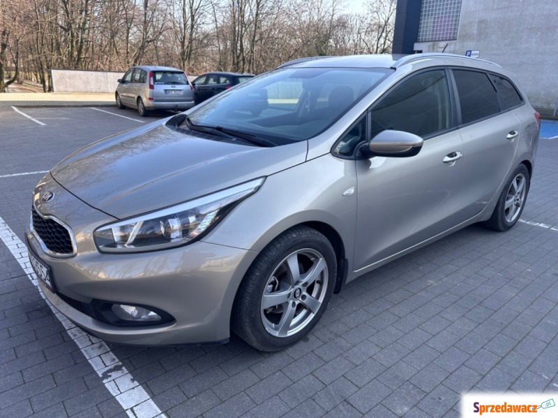 Kia Ceed  Kombi 2013,  1.6 benzyna - Na sprzedaż za 29 900 zł - Kutno