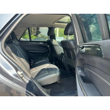 Mercedes - Benz ML-klasa  SUV 2015,  3.5 benzyna, automat - Na sprzedaż za 39 114 zł - Katowice - zdjęcie 8