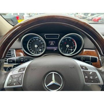 Mercedes - Benz GL-klasa  SUV 2015,  3.0 benzyna, automat - Na sprzedaż za 39 114 zł - Katowice - zdjęcie 6