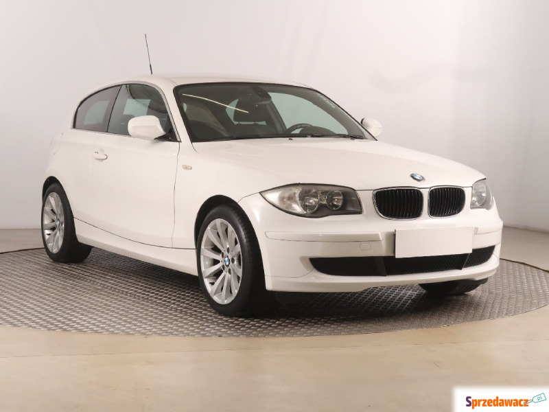 BMW Seria 1  Hatchback 2009,  1.6 benzyna - Na sprzedaż za 17 999 zł - Zabrze